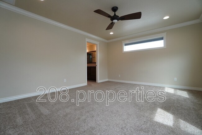 Building Photo - 38 E Ranch Dr