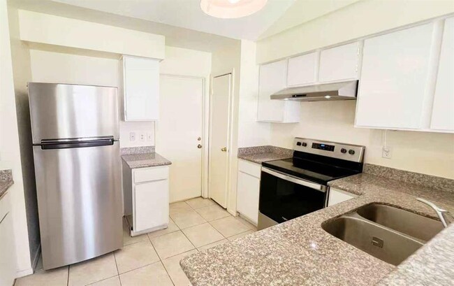 Building Photo - 10223 Gulfstream Ln
