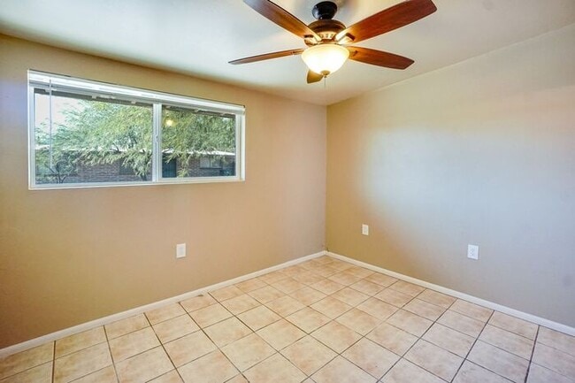 Building Photo - Pending/ Rented - 1 bed 1 bath in a prime ...