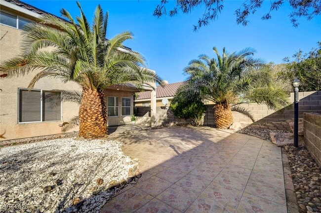 Building Photo - 2403 Rue De Versailles