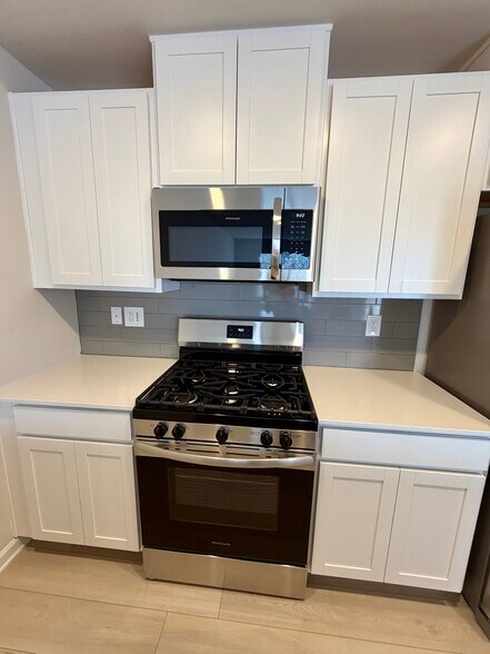 Building Photo - 401 Mopar Ln