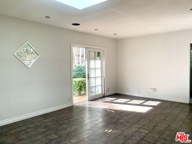 Building Photo - 10216 Cielo Dr