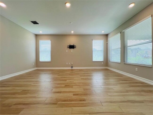 Building Photo - 4567 Tivoli Dr