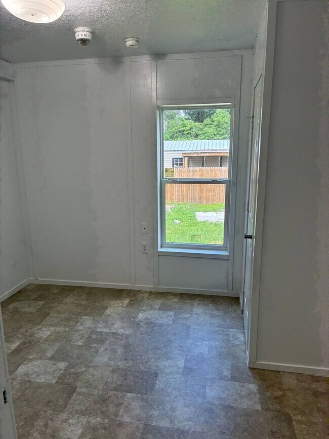 Building Photo - 1416 Robin St