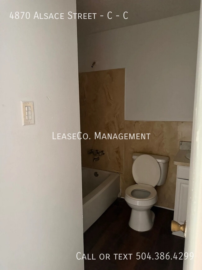 Building Photo - 4870 Alsace St