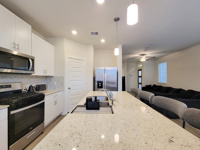 Building Photo - 3 Bed Home for Rent in Park Row Village West | Houston TX 77084