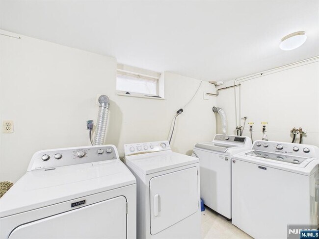 Building Photo - 114 Ackerman Ave