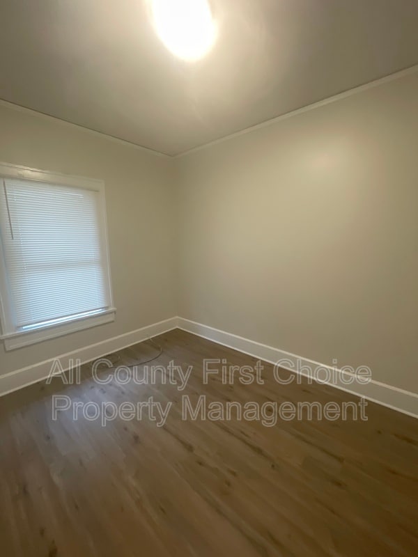 Building Photo - 1111 James Ave S