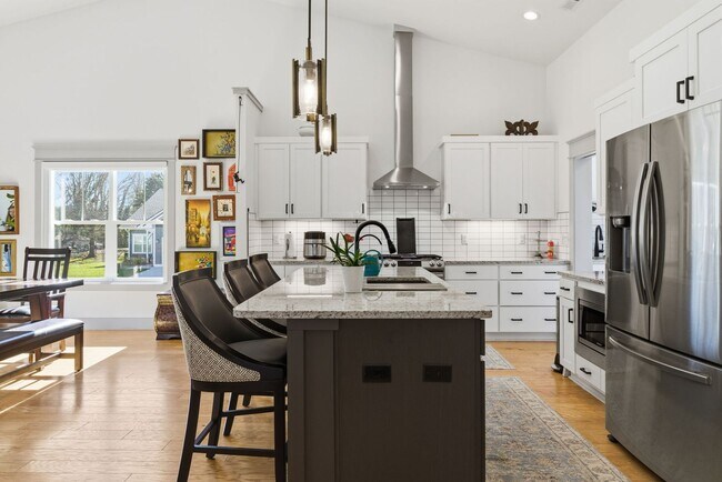 Building Photo - Modern & Fully-Furnished 3-Bedroom Home in Arden with Utilities Included