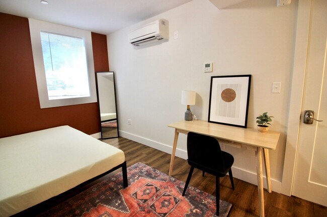 Building Photo - Huge 5 Bed each with their own Bathroom!