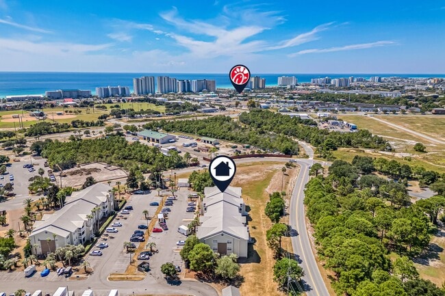 Building Photo - Destin Condo with Great Amenities