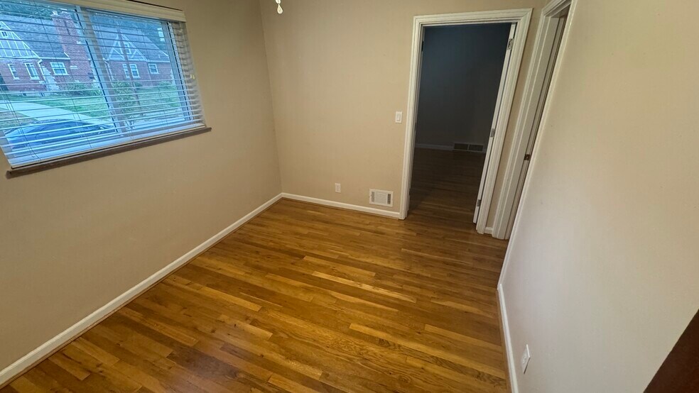 Building Photo - 6831a Buckingham