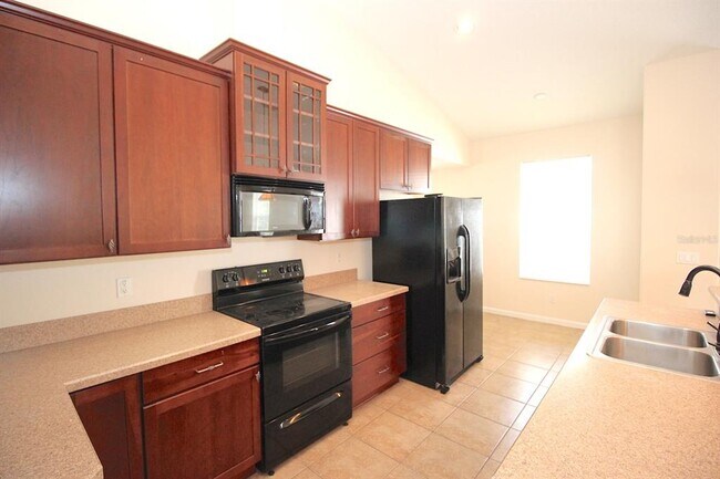 Building Photo - 60 Raintree Cir