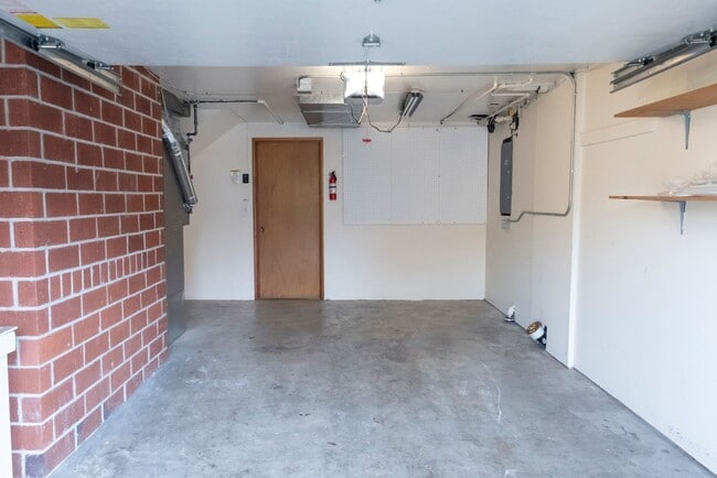 Building Photo - 9054 SW 38th Ave