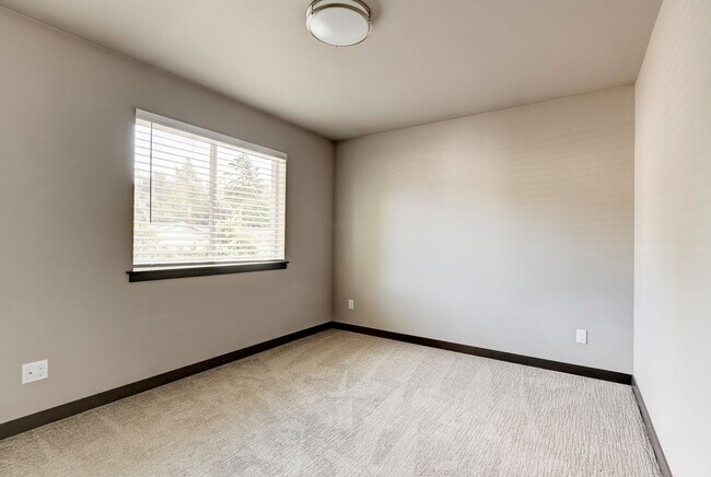 Building Photo - Stylish 3-Bedroom Home with Fenced Yard