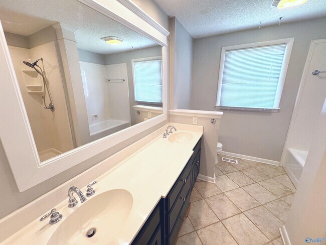 Building Photo - 11406 Crestfield Dr SE