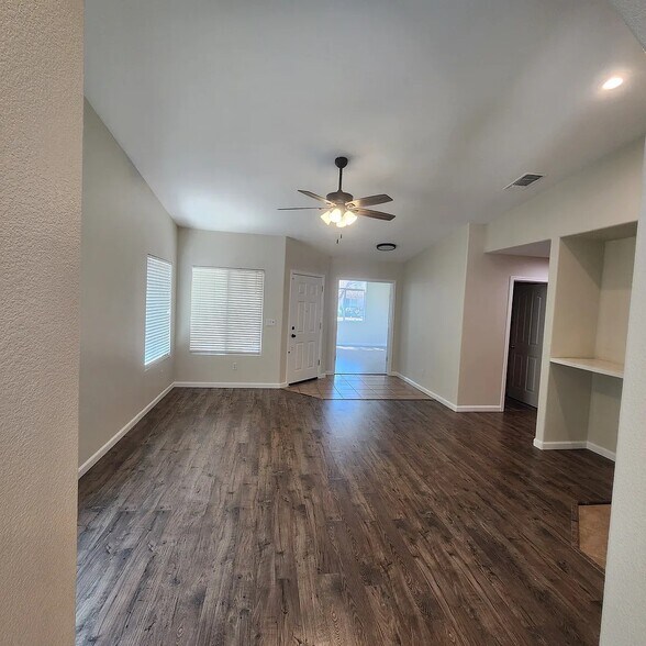 Building Photo - 9919 Tarzo Way