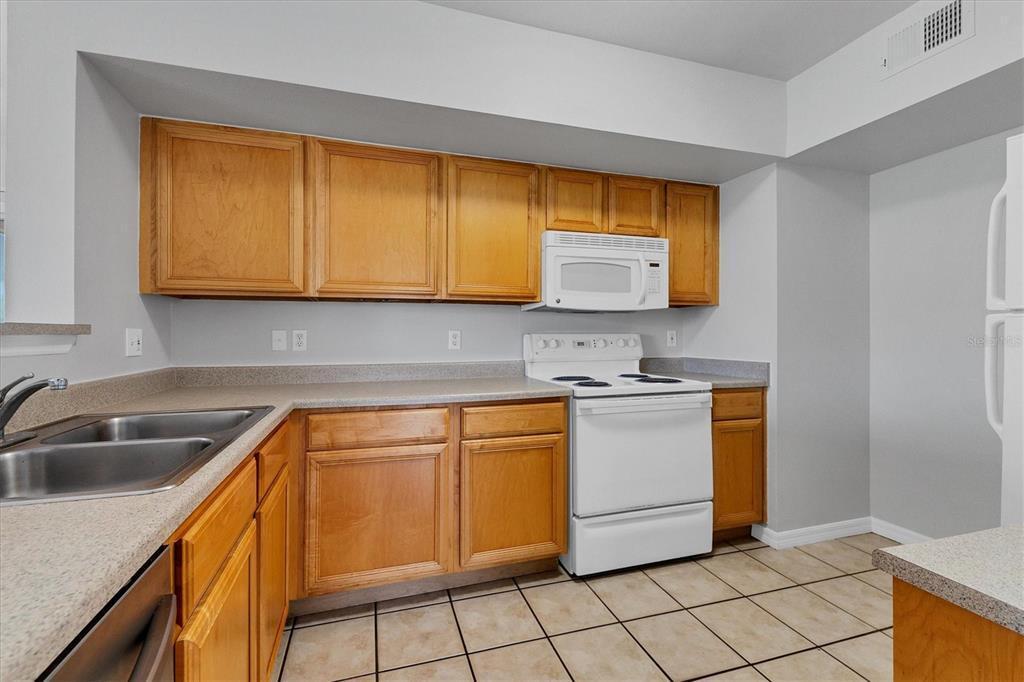 Building Photo - 1010 Villagio Cir
