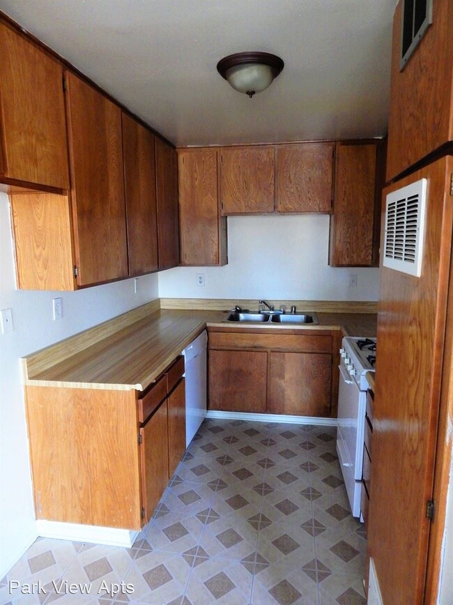 Building Photo - 16350 Pebble Beach Dr