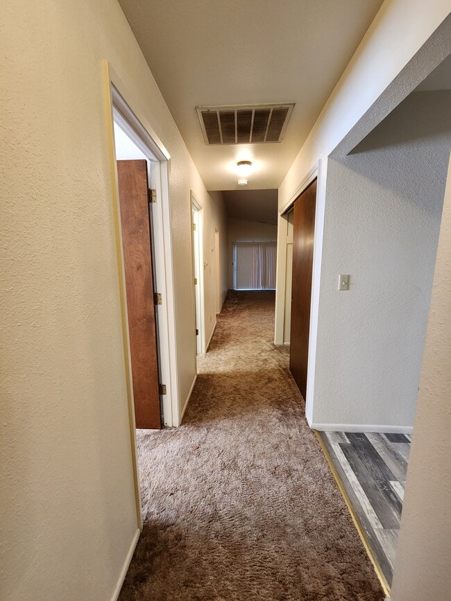 Building Photo - 3027 Monticello Ln