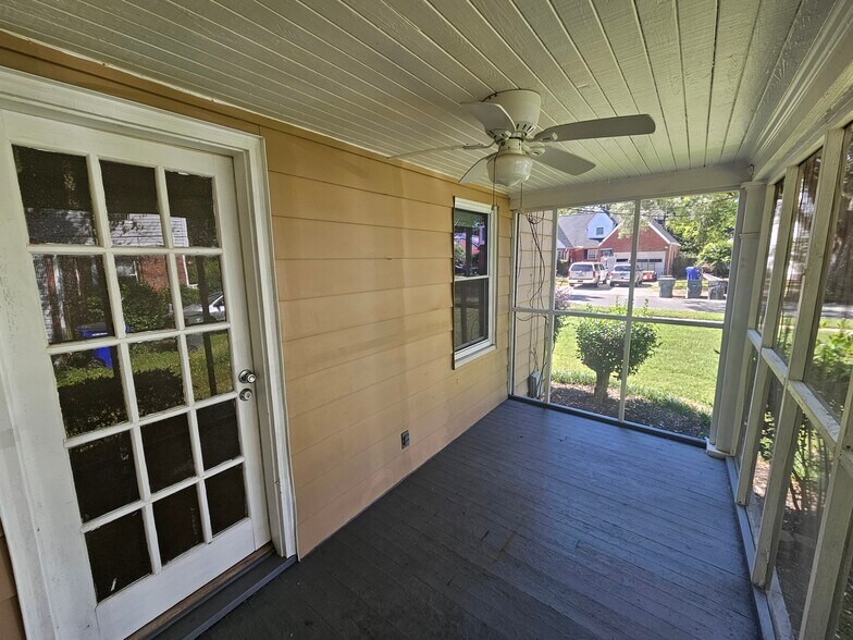 Screened Porch - 210 Granby Park