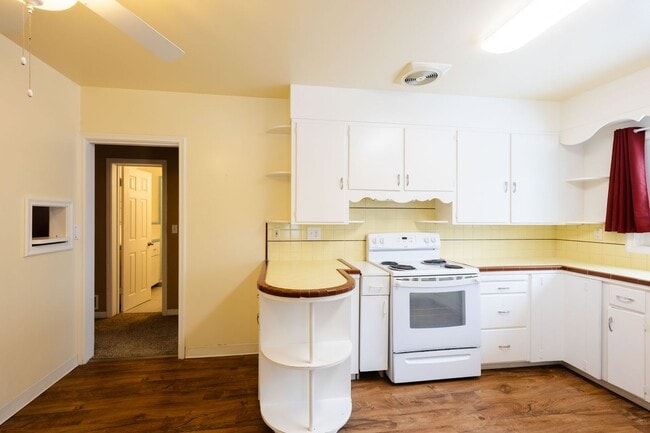 Building Photo - R134IC