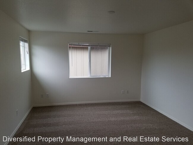 Building Photo - 4159 Thoroughbred Ave SE