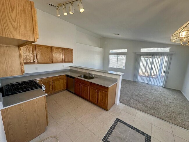 Building Photo - 550 Sparrow Gull Ct