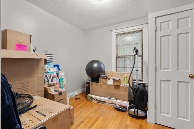 Building Photo - 59 Pond St