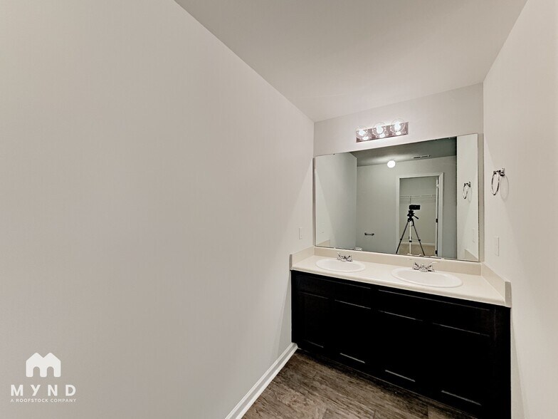 Building Photo - 126 Forest Bend Way