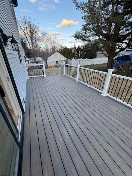 Building Photo - 1140 Parkside Ave.