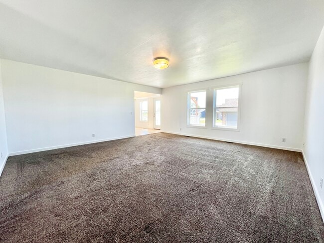Building Photo - 4316 Sandhill Dr