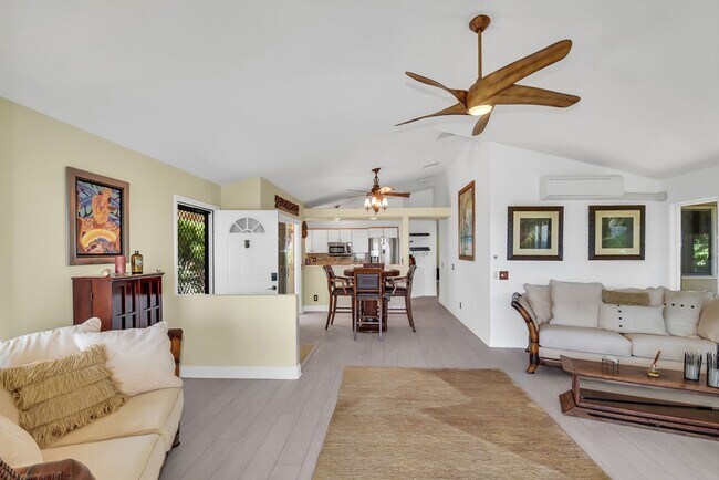 Building Photo - Pet Friendly, Fully Furnished Home in Keau...