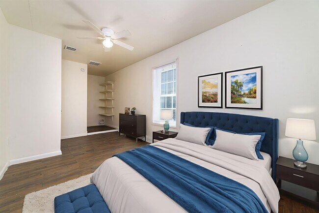 Building Photo - 5711 Longforest Dr