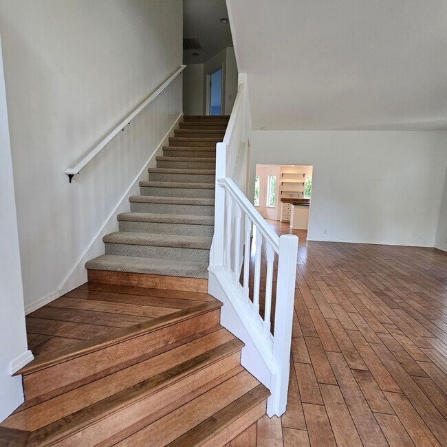 Building Photo - Bright and Stunning 2-Story Home with Dayl...