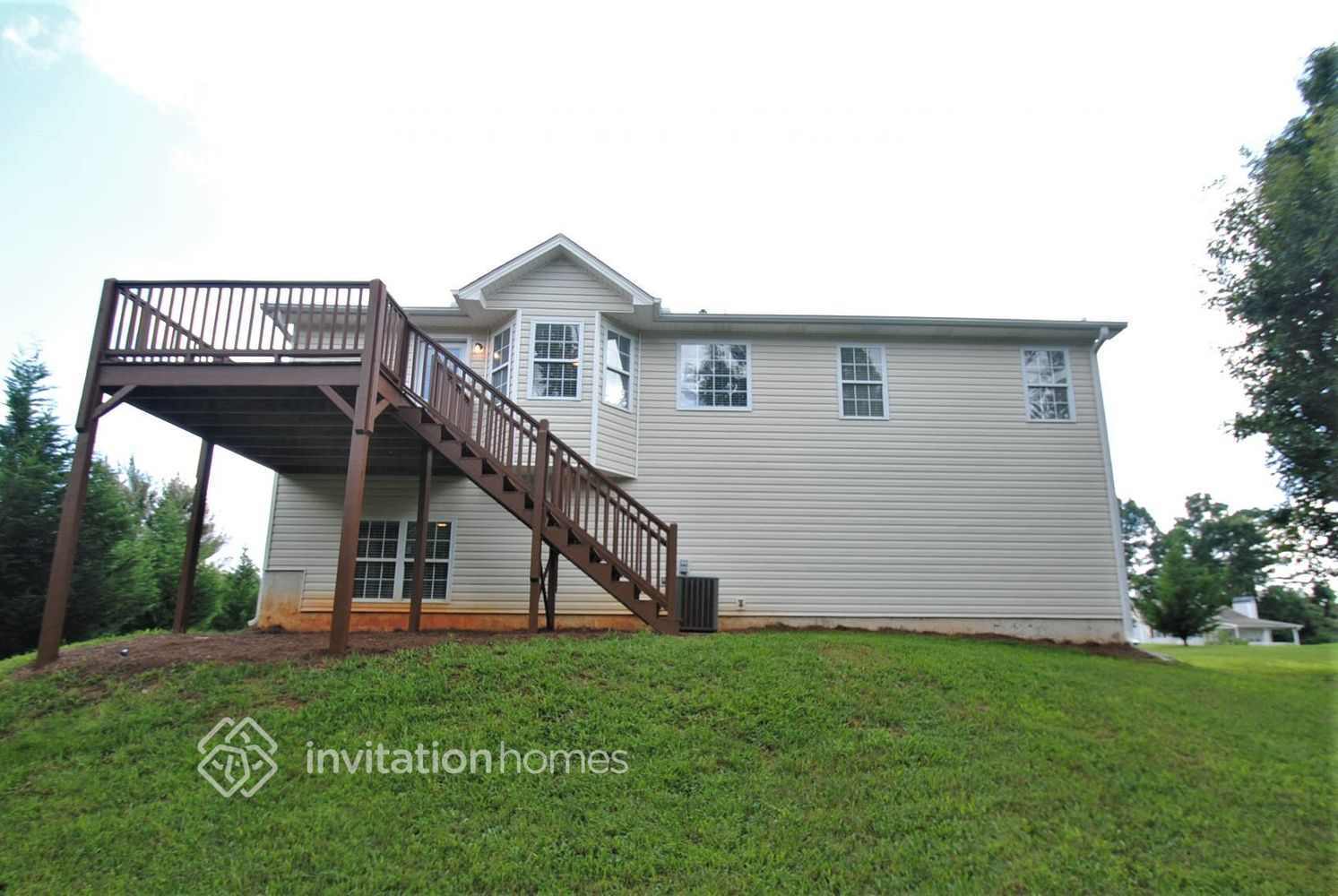 Building Photo - 561 Fairview Dr