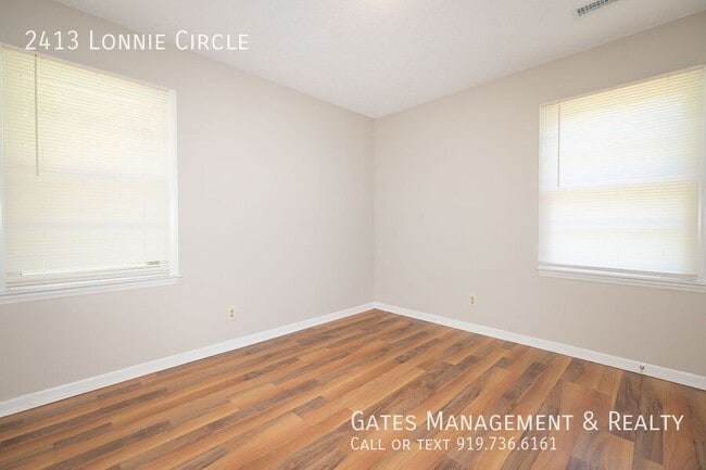 Building Photo - 2413 Lonnie Cir S