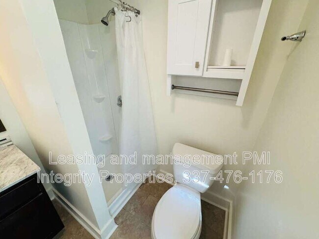 Building Photo - 113 Bayou St