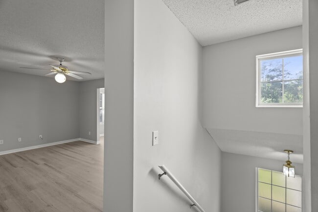 Building Photo - 2113 Sanderling Dr