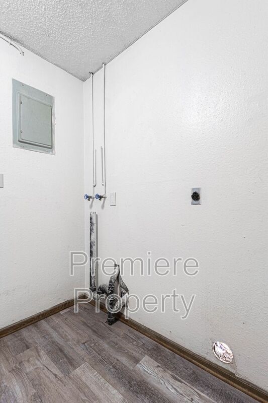 Building Photo - 9130 E 85 St