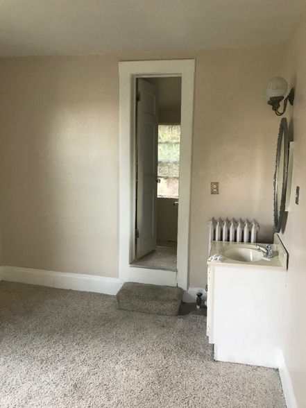 Building Photo - 1044 Maxwell Ave