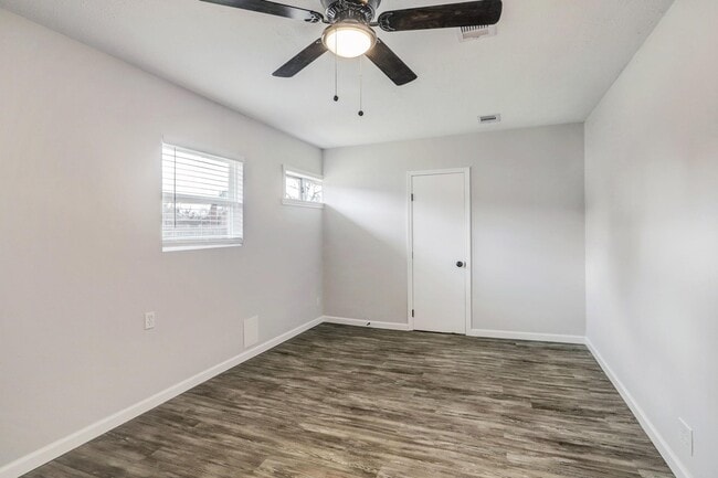 Building Photo - 15910 Plover Ct