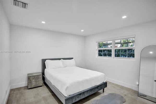 Building Photo - 1610 Polk St