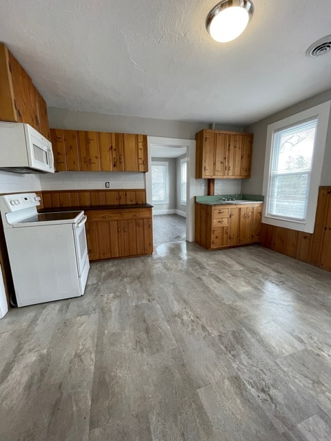 Building Photo - 1374 E 41st St
