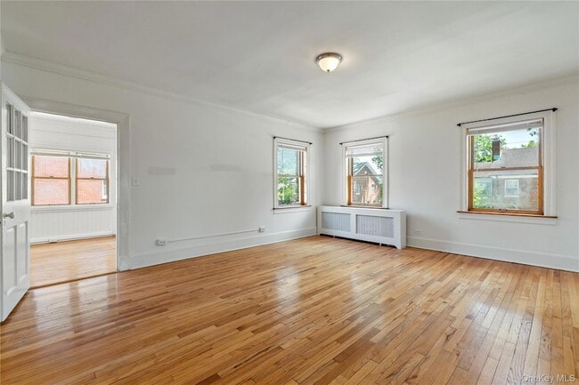 Building Photo - 315 Ellington Ave E