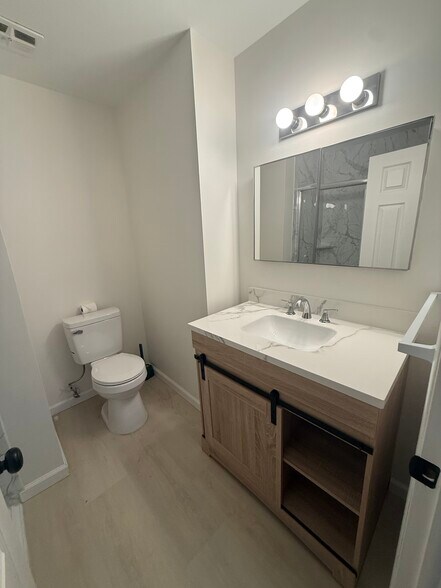 Building Photo - 509 E University Dr