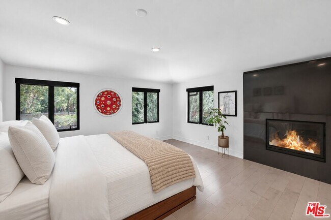 Building Photo - 760 S San Rafael Ave
