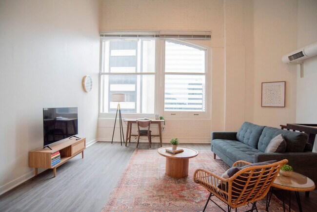 Primary Photo - 125 W Market St