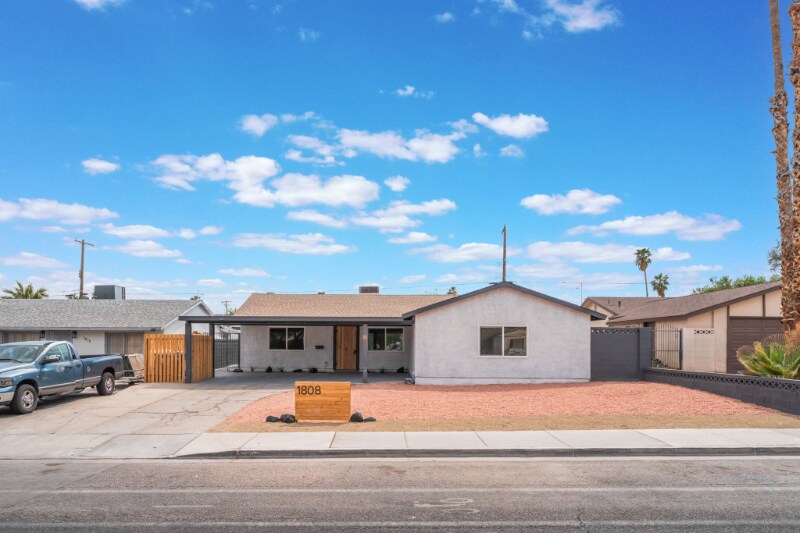 Primary Photo - 1808 E St Louis Ave