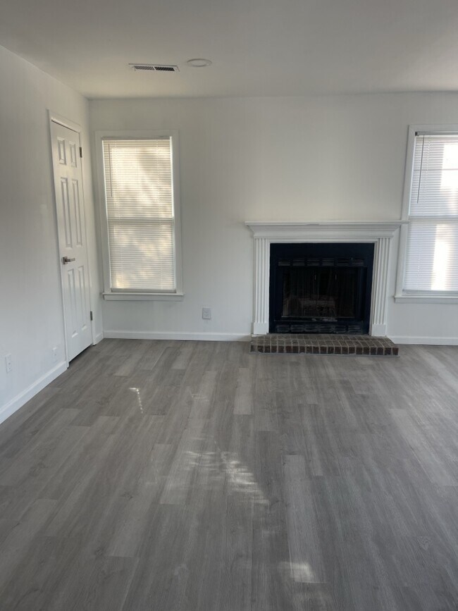 Building Photo - 2705 Lantern Walk SE
